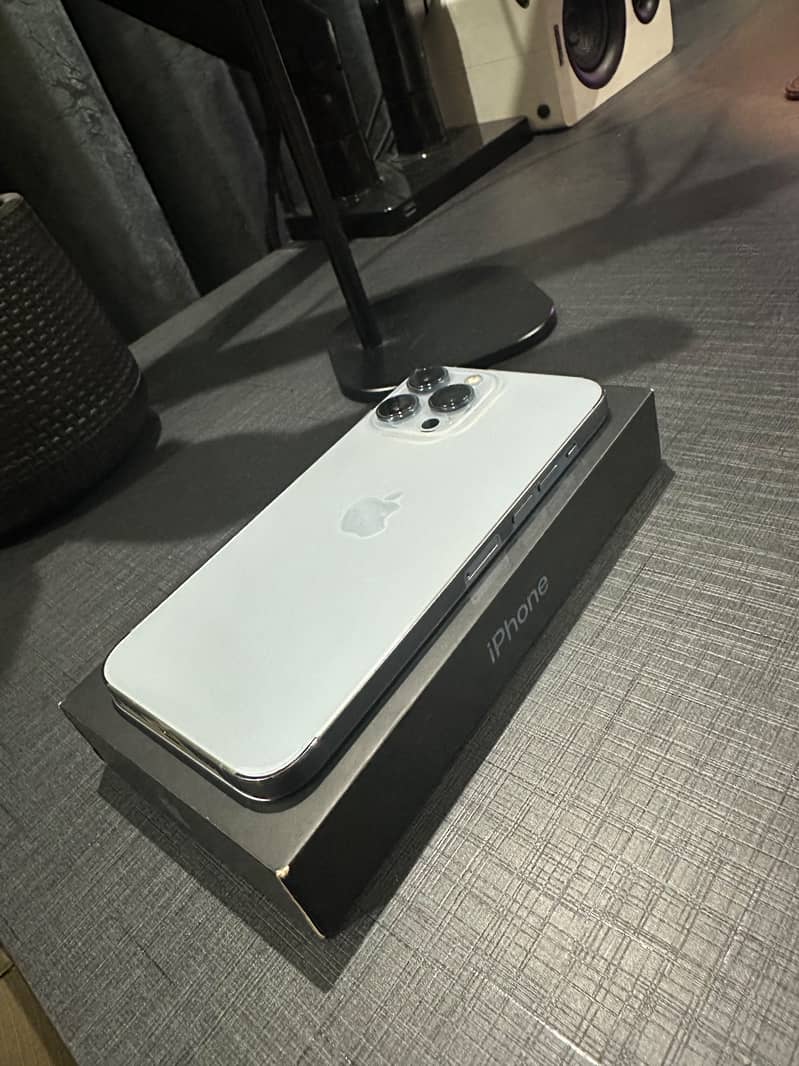 Apple iPhone 13 Pro Max 0