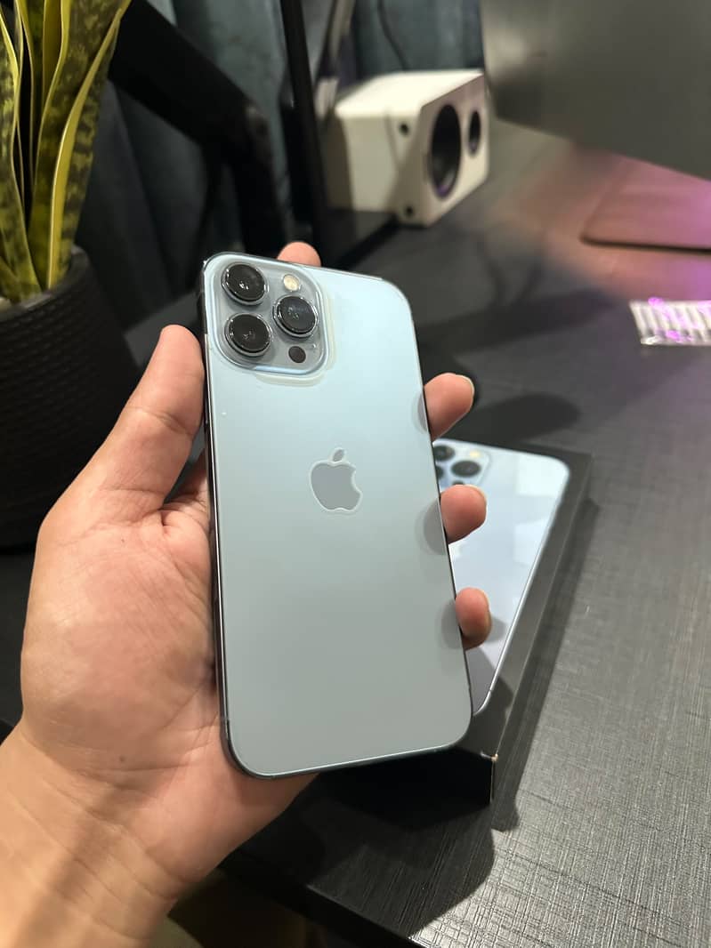 Apple iPhone 13 Pro Max 2