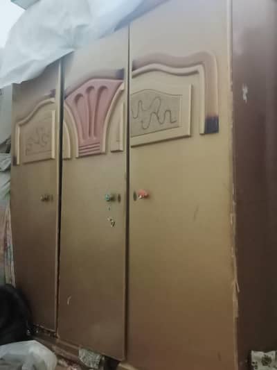3 Door Almari / Wardrobe for Sale – Rs. 12,000