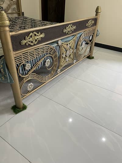 Iron bed for sale good condition
