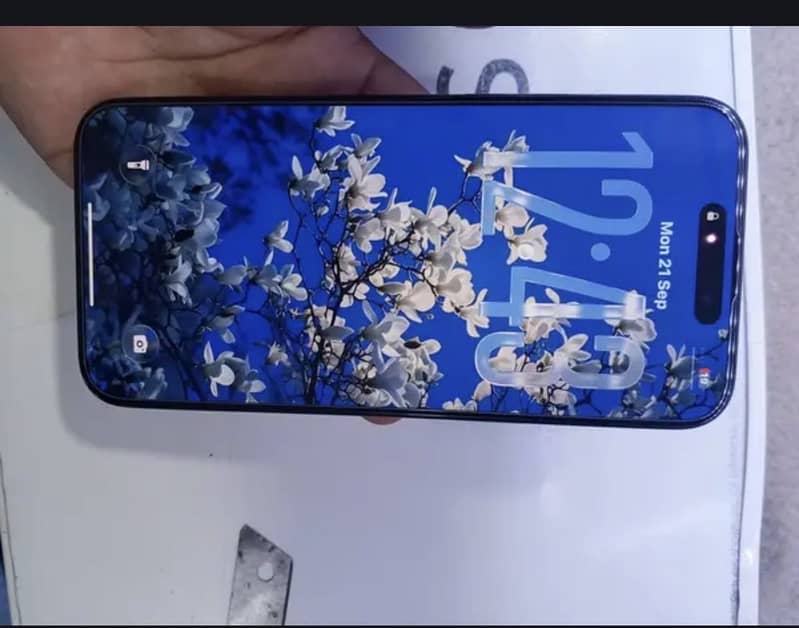 Apple iPhone 15 Pro Max 0