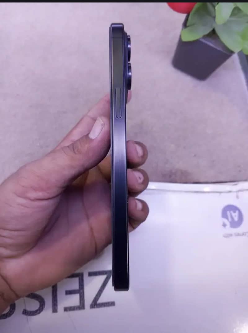 Apple iPhone 15 Pro Max 3