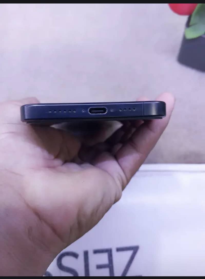 Apple iPhone 15 Pro Max 4