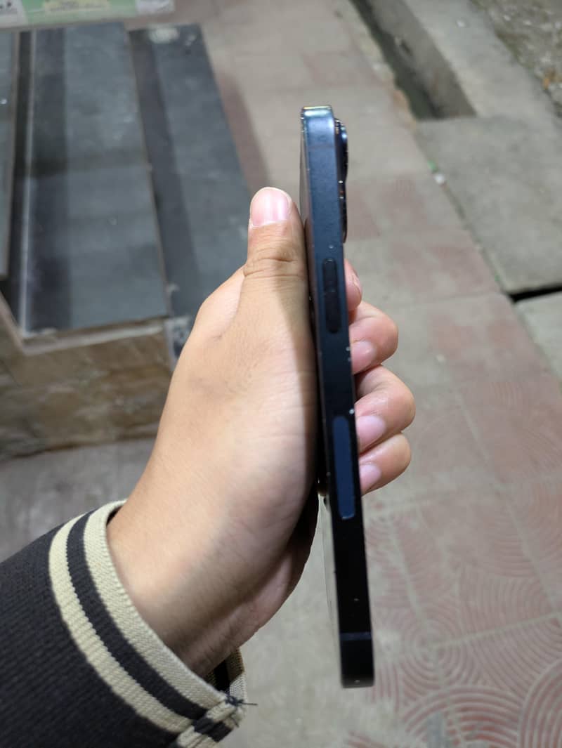 Apple iPhone 14 3