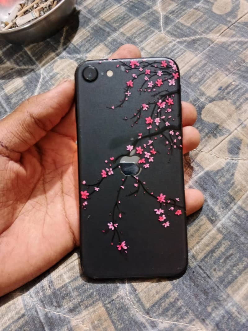 Apple iPhone SE 2nd generation 0