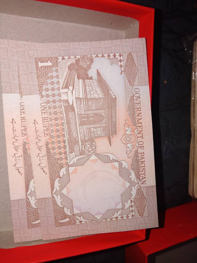 Pakistani old 1 rupees note 0