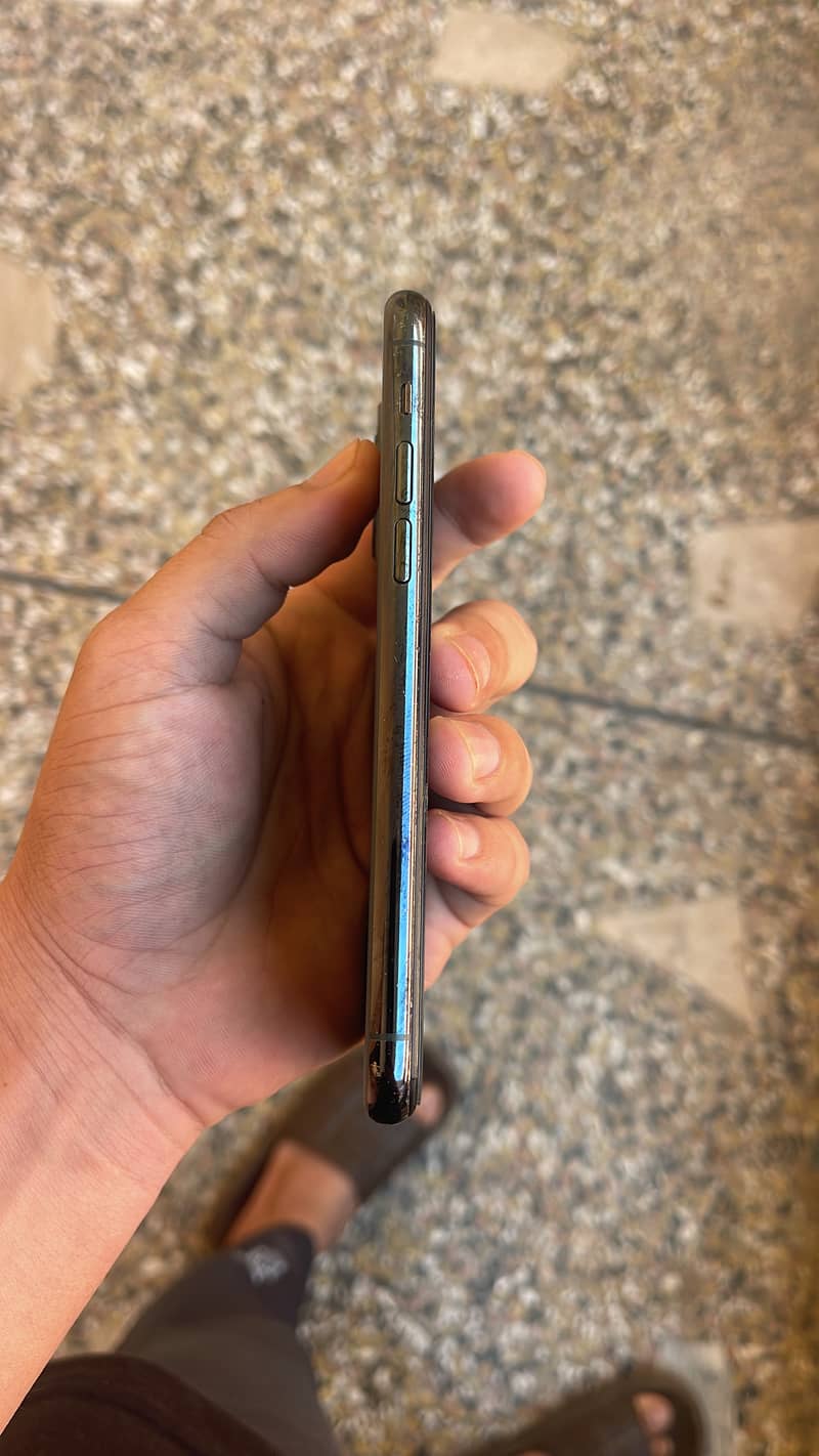 Apple iPhone 11 Pro 2