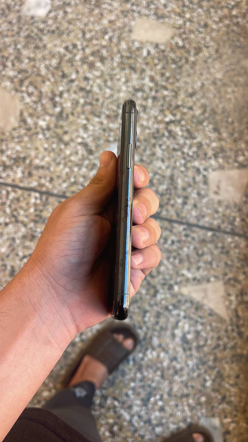 Apple iPhone 11 Pro 3