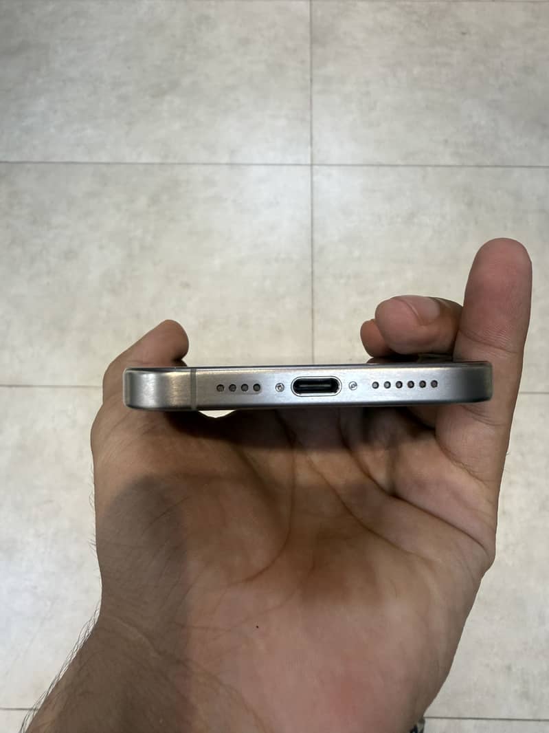 Apple iPhone 15 Pro Max 6