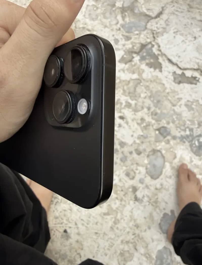 Apple iPhone 16 Pro Max 2