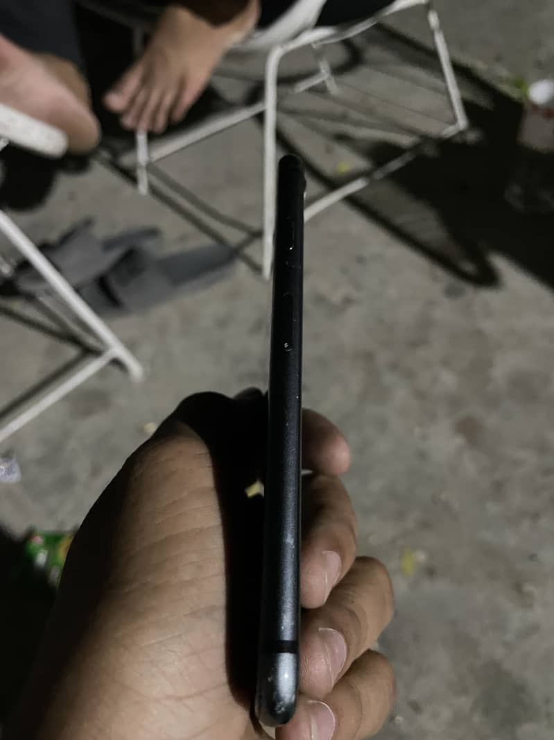 Apple iPhone 8 4