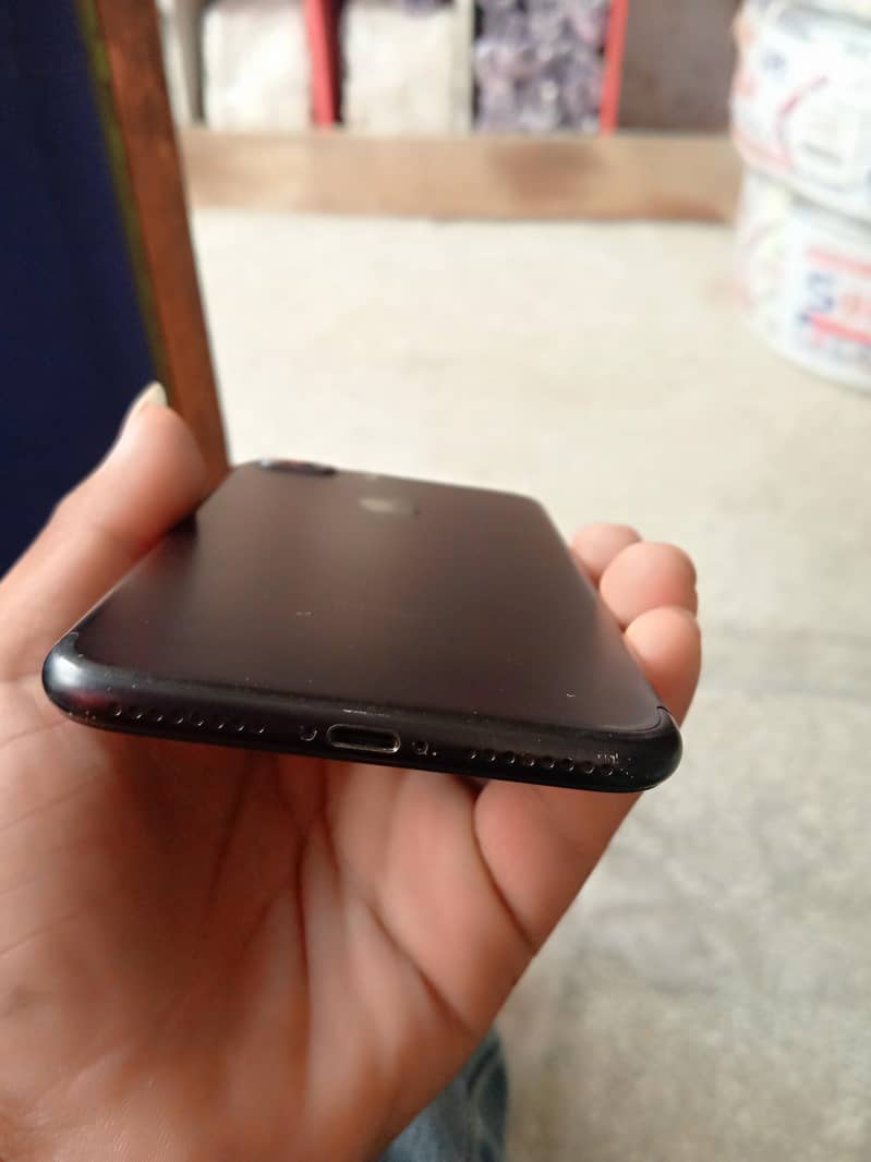 Apple iPhone 7 Plus 1