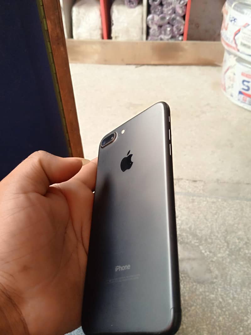 Apple iPhone 7 Plus 2