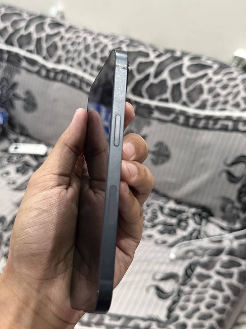 Apple iPhone 13 3