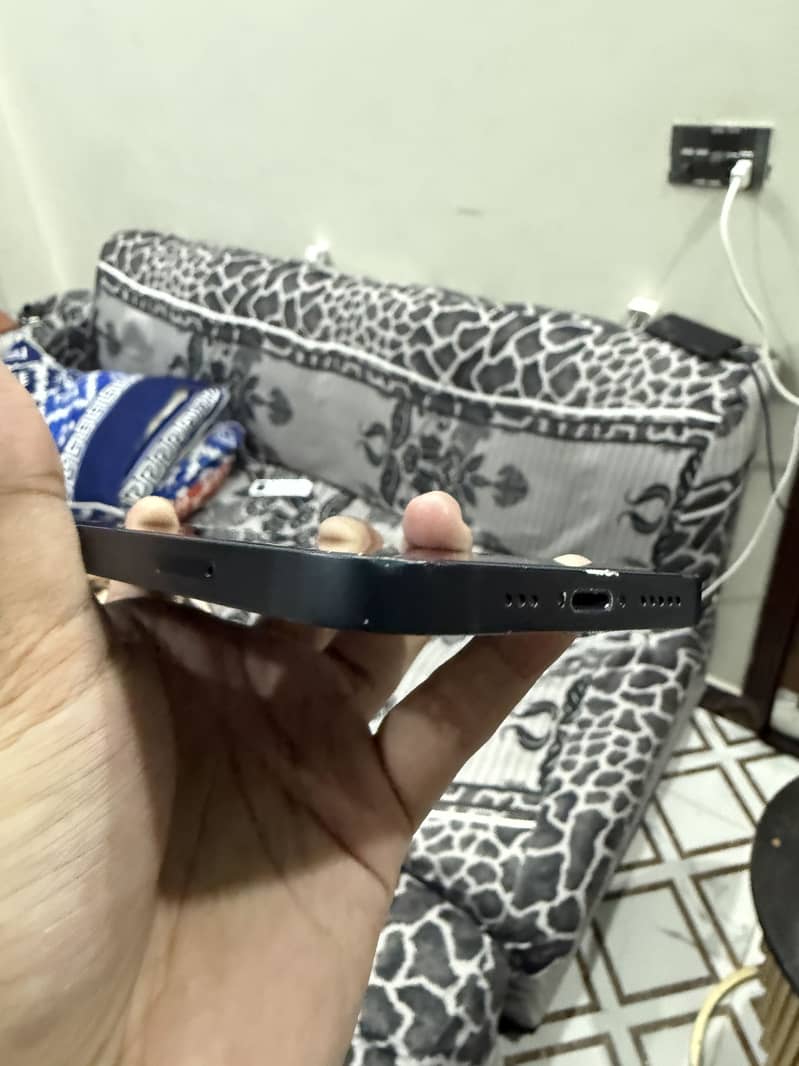 Apple iPhone 13 4