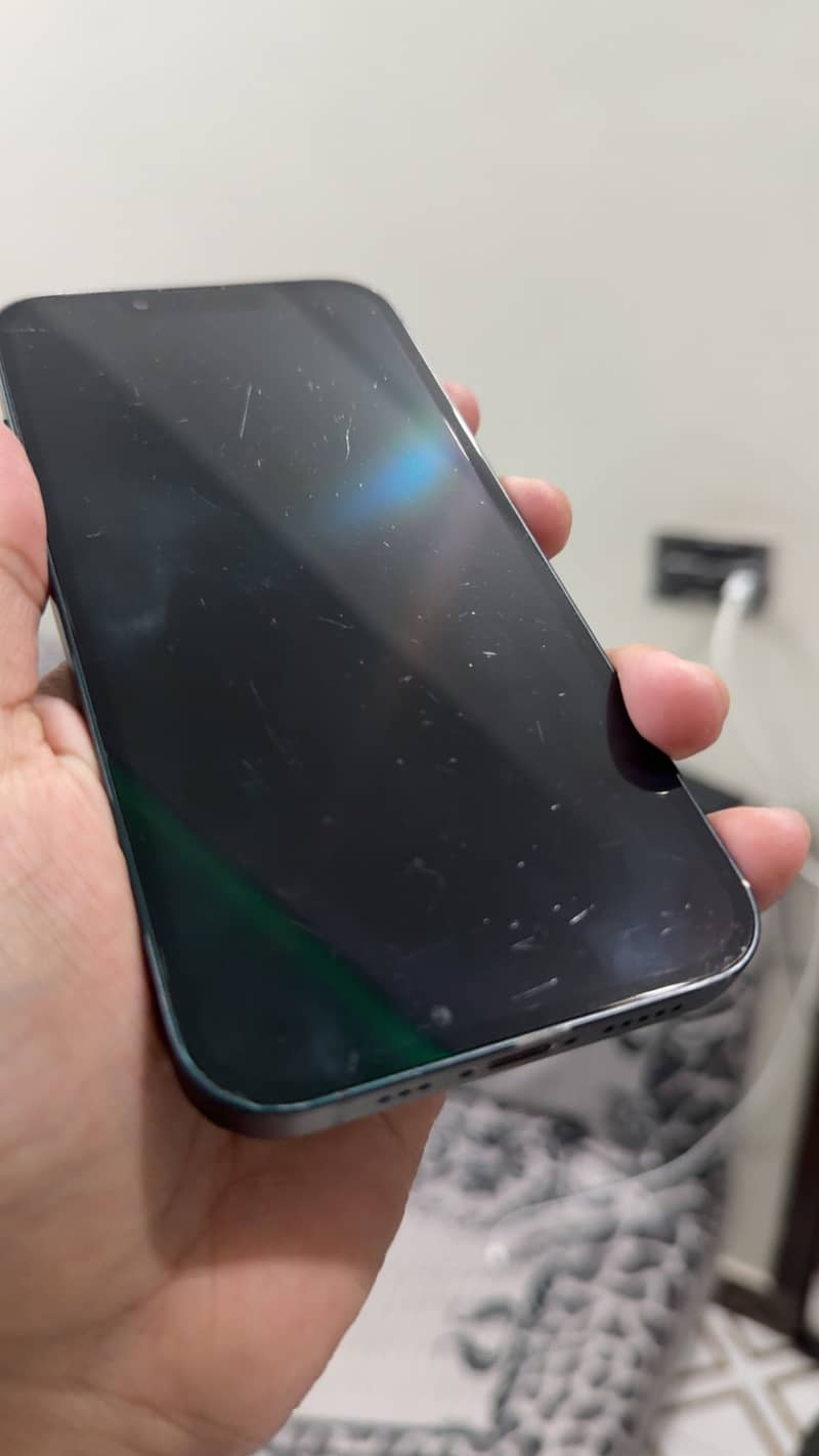 Apple iPhone 13 5