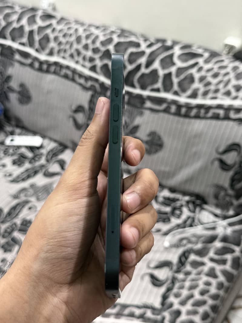 Apple iPhone 13 6