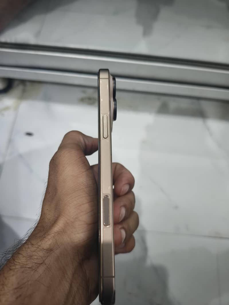 Apple iPhone 16 Pro Max 3
