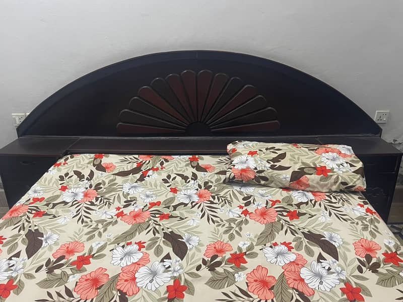 Bed set with side table and dressing 1