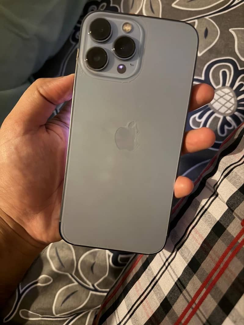 Apple iPhone 13 Pro Max 4