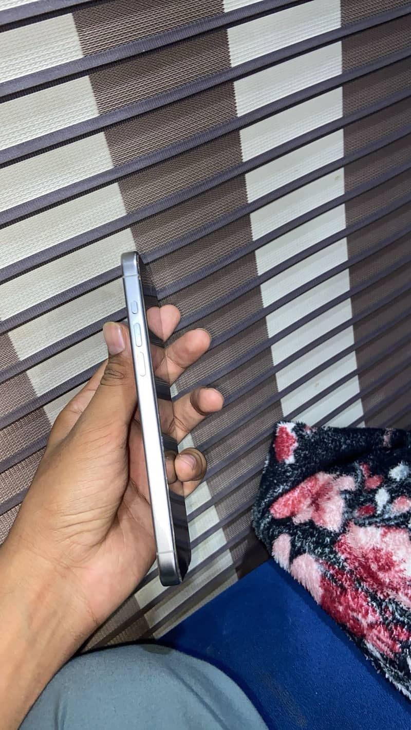 Apple iPhone 15 Pro Max 2