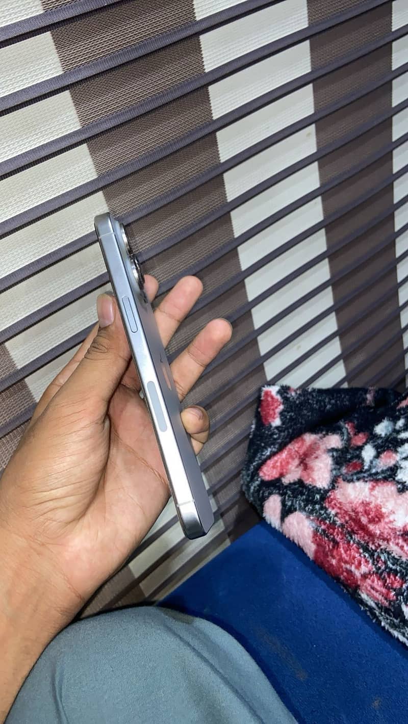 Apple iPhone 15 Pro Max 3