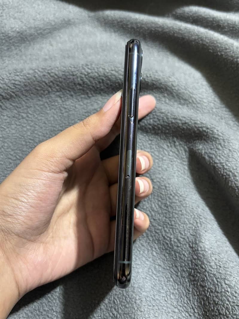 Apple iPhone 11 Pro 1