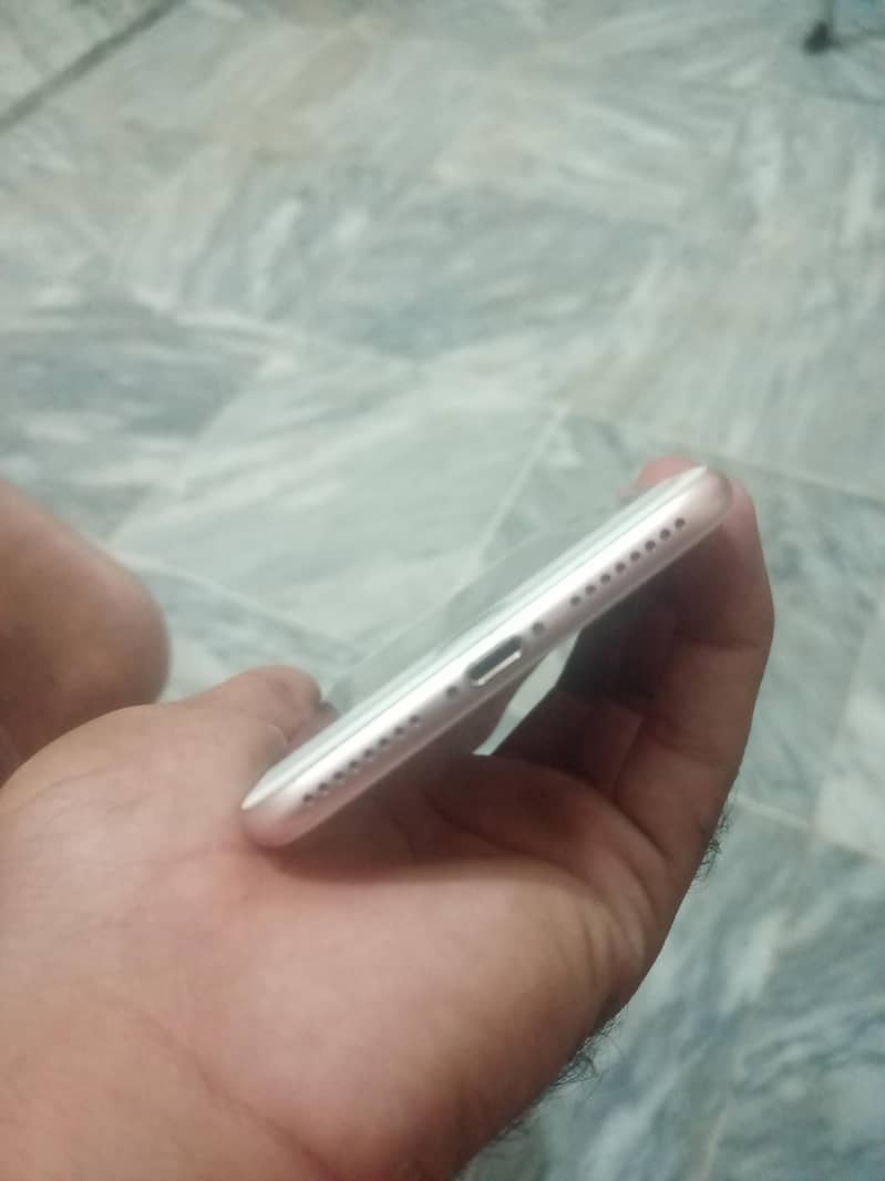 Apple iPhone 7 Plus 2