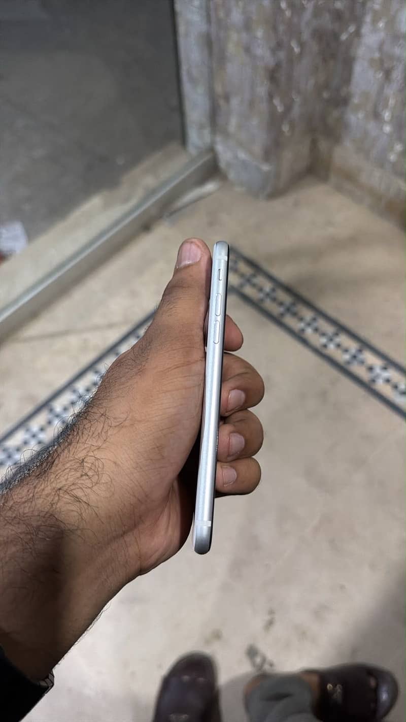 Apple iPhone SE 3