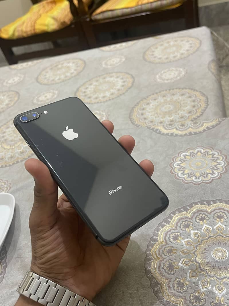 Apple iPhone 8 Plus 0