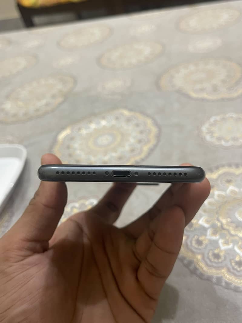 Apple iPhone 8 Plus 3