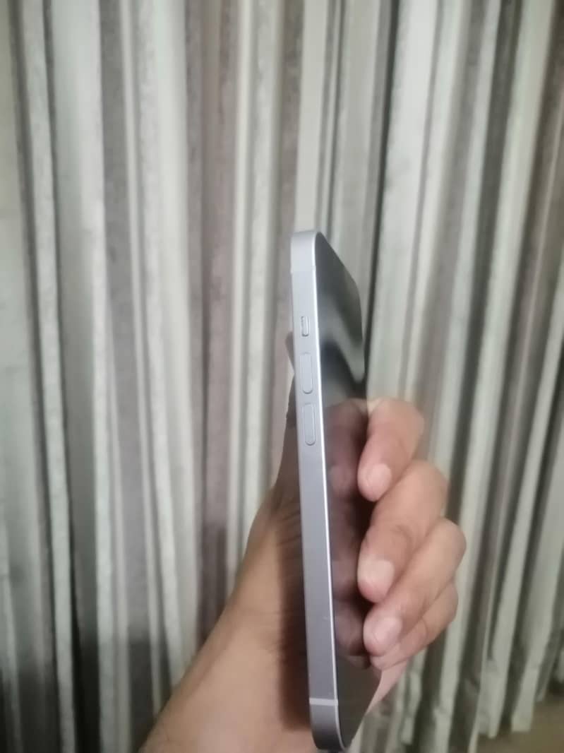 Apple iPhone 14 3