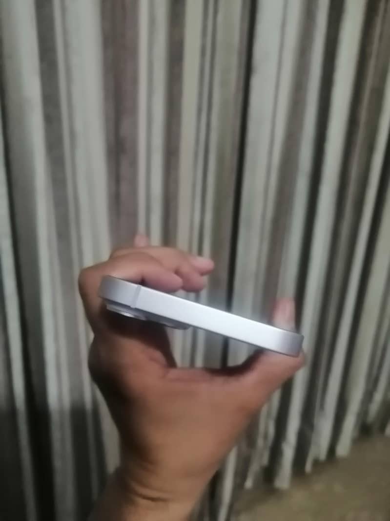 Apple iPhone 14 4