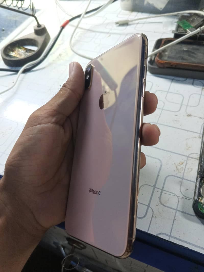 Apple iPhone XS Max 2