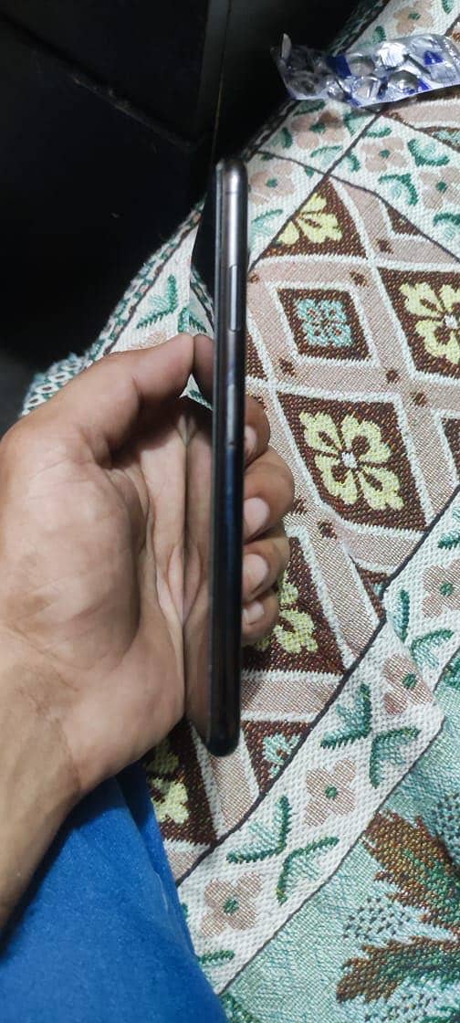 Apple iPhone XS Max 5