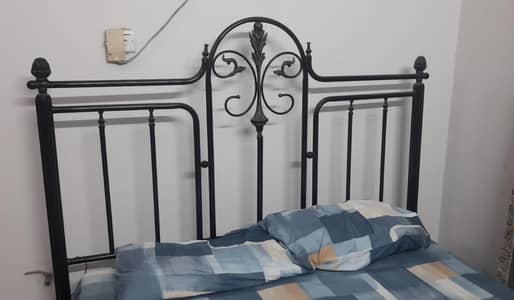 Wraught iron bed set in brand new condition