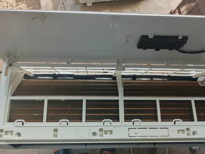 Changhong Ruba 1.5 Ton Inverter AC - 9/10 Condition (Pure Copper)