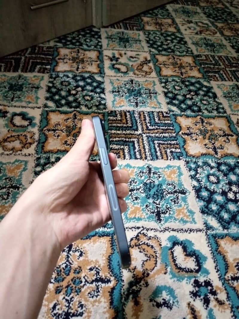 Apple iPhone 14 4