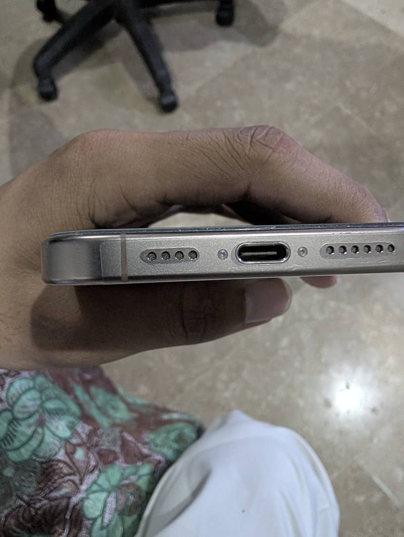 Apple iPhone 16 Pro Max 1