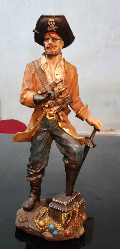 VINTAGE PIRATE STATUE