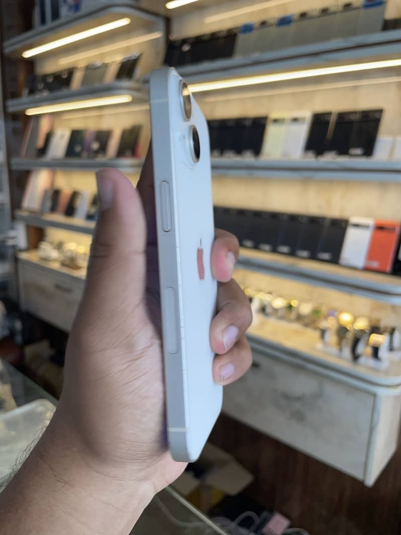 Apple iPhone 13 2