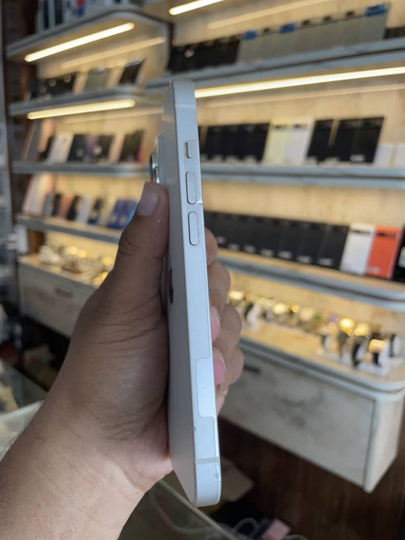 Apple iPhone 13 3