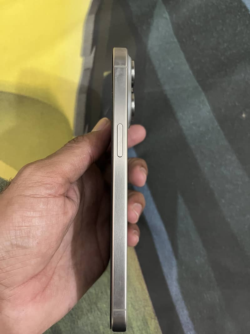 Apple iPhone 15 Pro Max 2