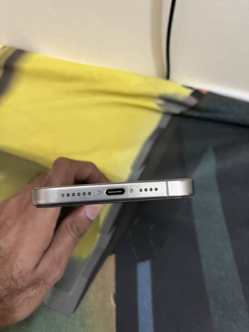 Apple iPhone 15 Pro Max 4