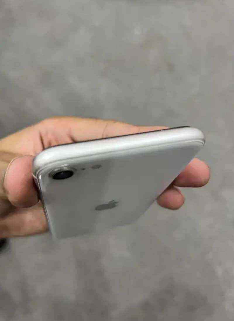 Apple iPhone SE 3 1