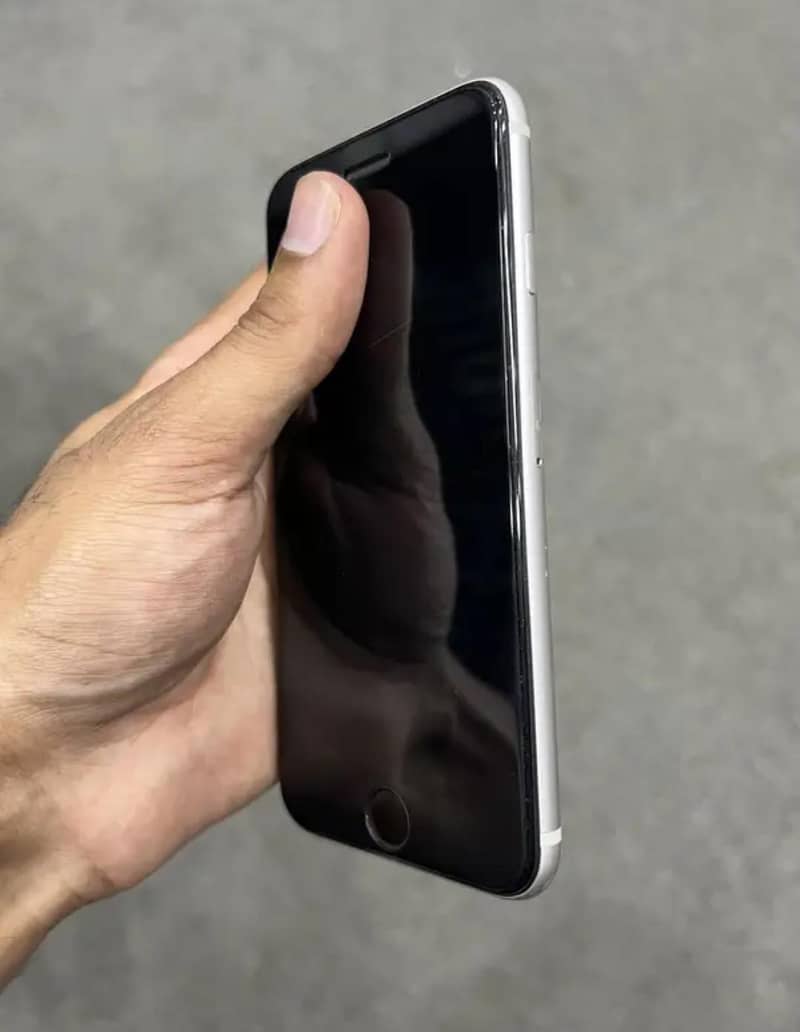 Apple iPhone SE 3 3