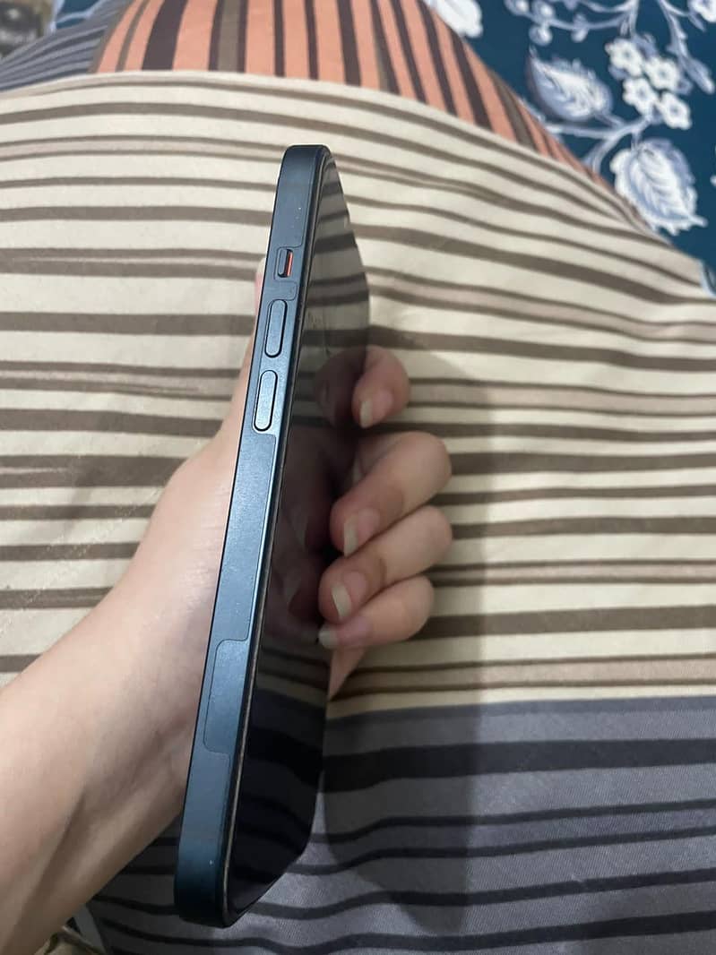 Apple iPhone 14 4