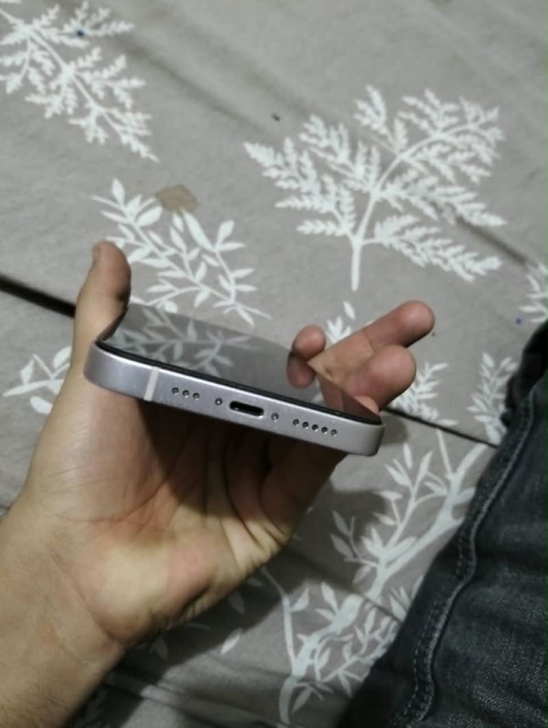 Apple iPhone 13 2