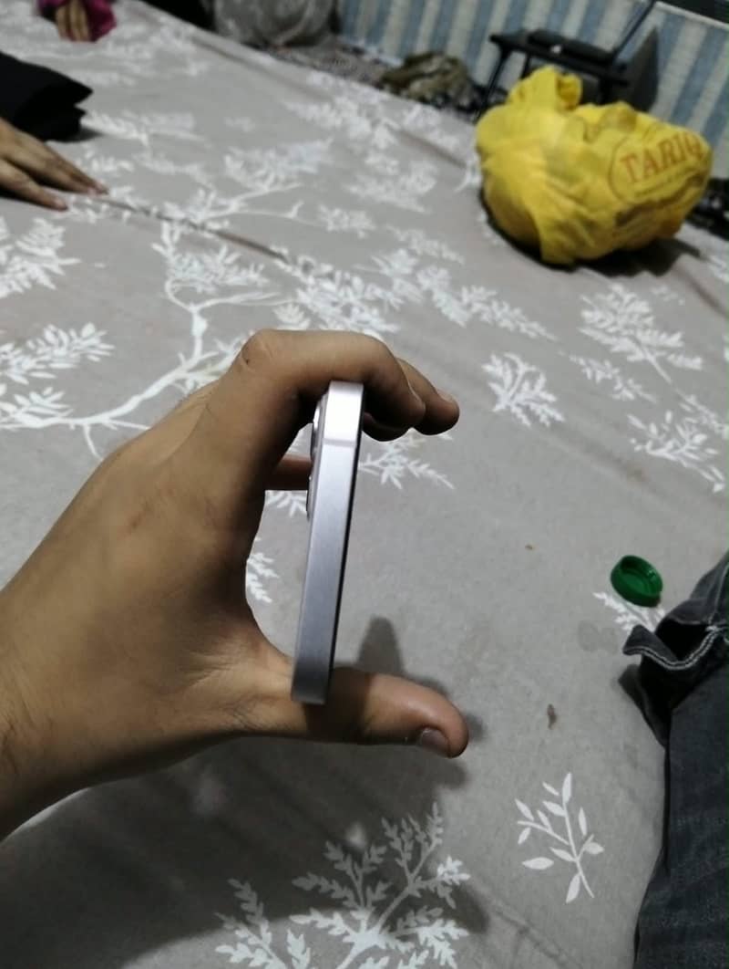 Apple iPhone 13 6