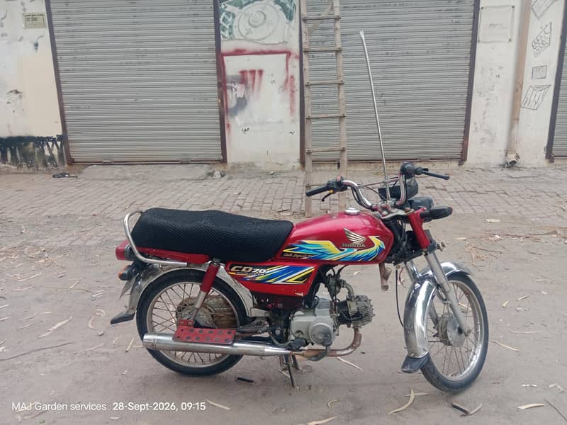یہ موٹر سائیکل فار سے ارجنٹ سیل کرنی گڈ کنڈیشن 4